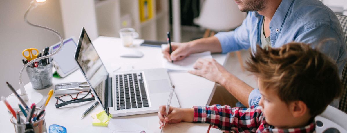 Criança em casa: como aproveitar a companhia dos pequenos e ser produtivo?