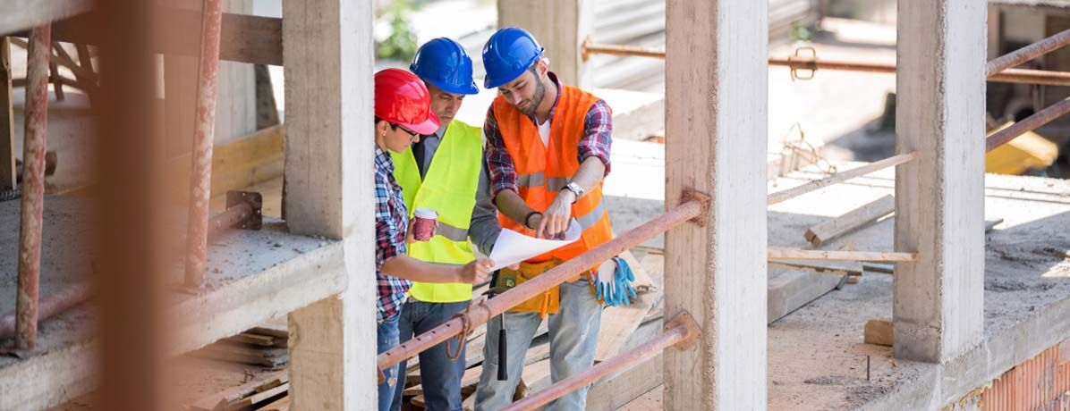 Já pensou em construir com uma construtora? Veja se vale a pena