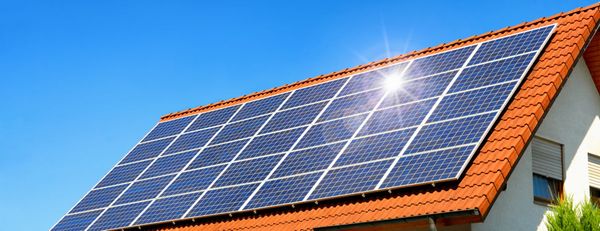 Quando compensa colocar energia solar? Vantagens e desvantagens