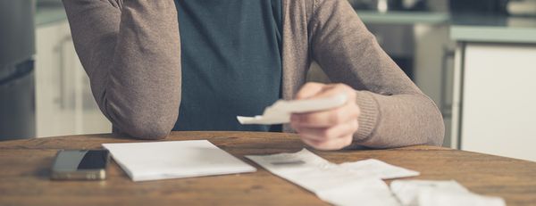 Descubra como colocar as contas em dia e começar o ano sem dívidas