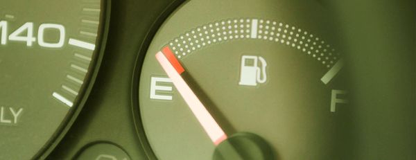 Como economizar gasolina: 10 dicas práticas que ajudam muito no dia a dia